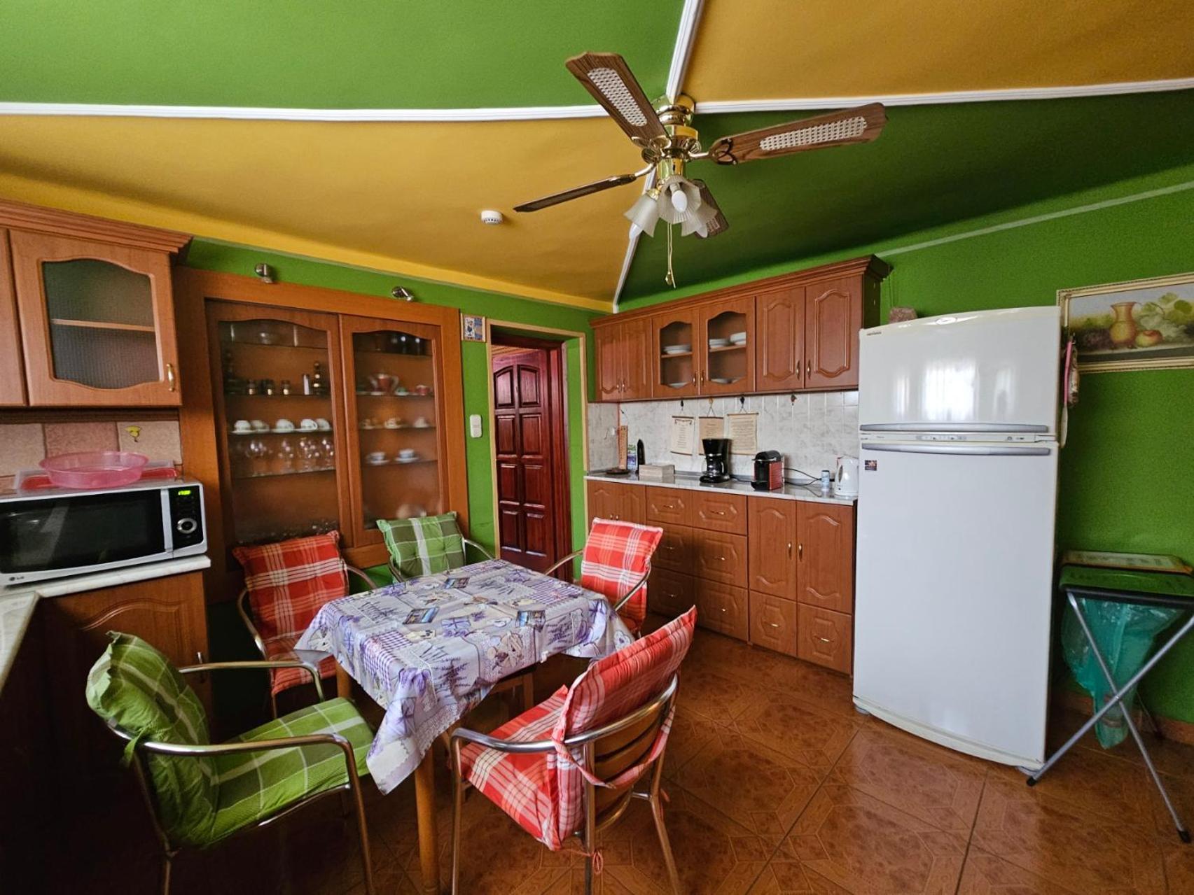 Family Friendly Gyal Apartment Exterior photo