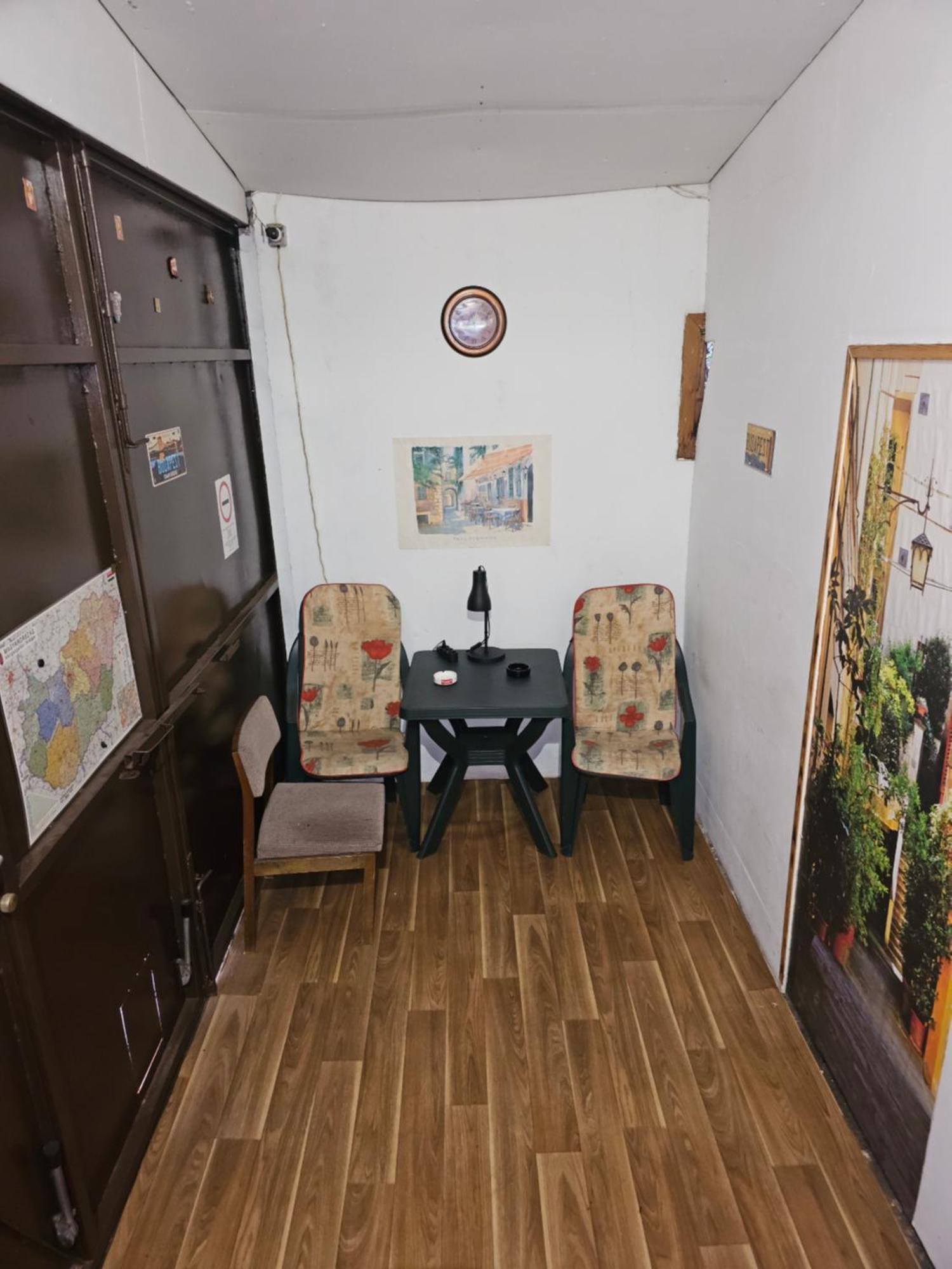 Family Friendly Gyal Apartment Exterior photo