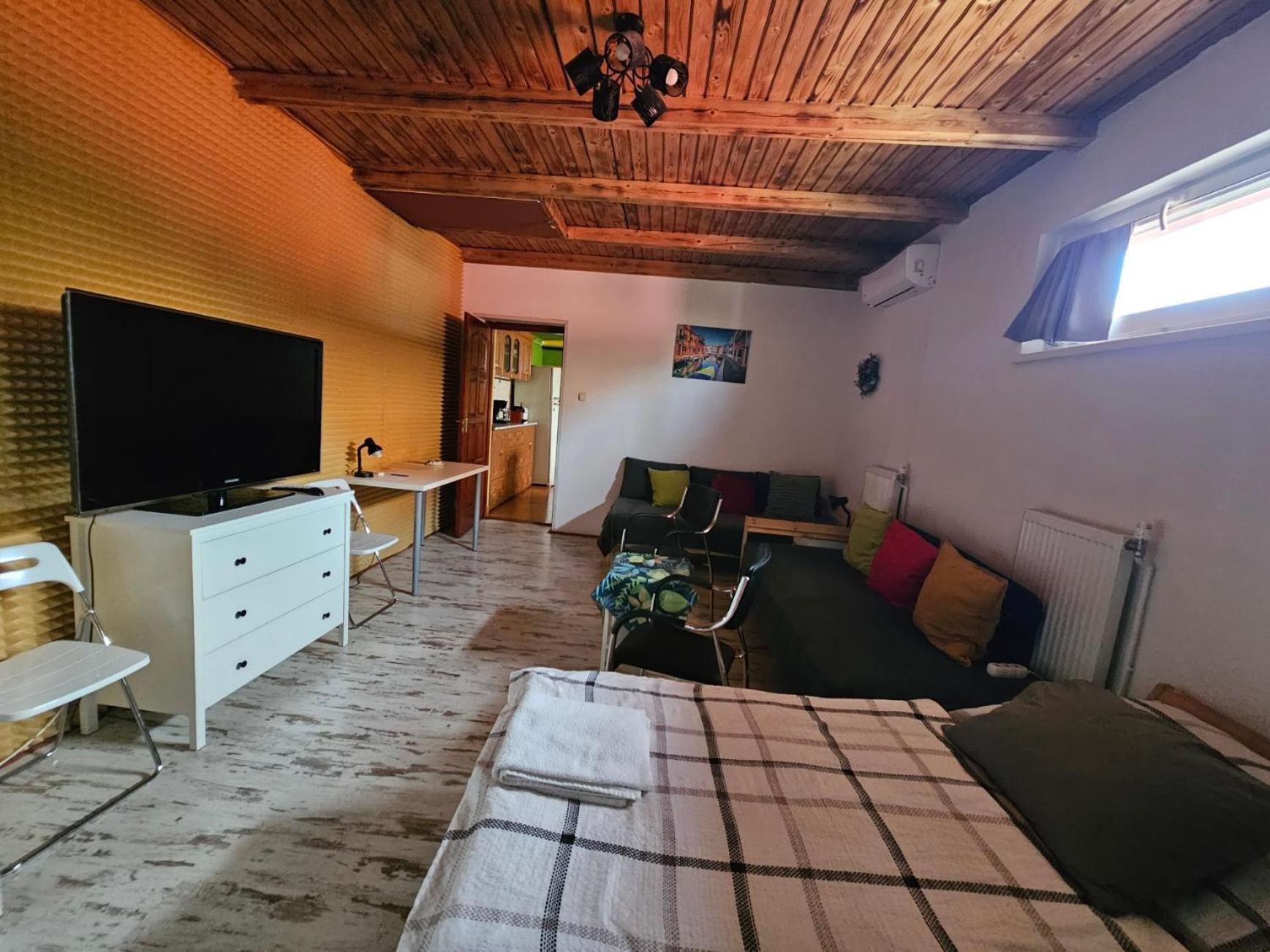 Family Friendly Gyal Apartment Exterior photo